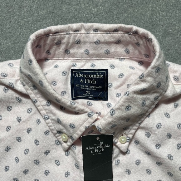 Abercrombie & Fitch Men’s Long Sleeve Button-Front Shirt in XS Pink - Picture 2 of 7